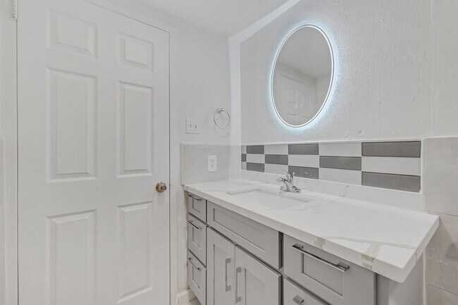 Building Photo - 7520 Hornwood Dr