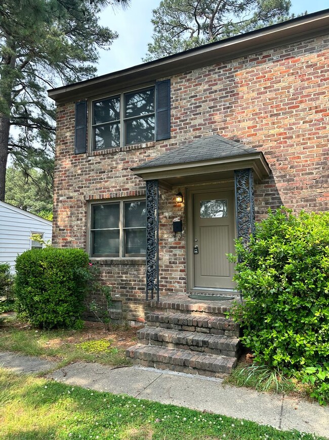 Primary Photo - Beautiful townhome in the City of Williams...