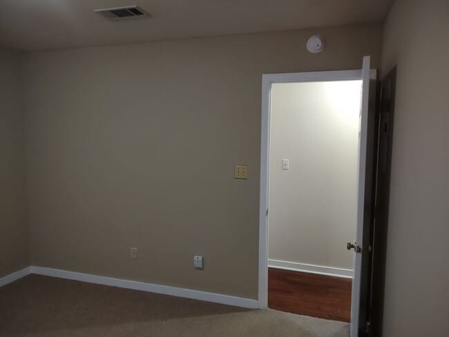 Building Photo - 524 Brentwood Dr