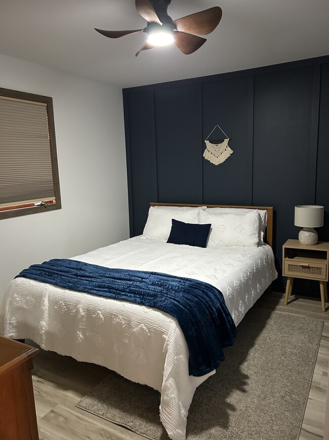 Building Photo - 1006 Irvine Ave NW