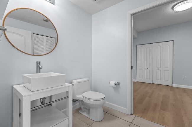 Building Photo - 410 Evernia St