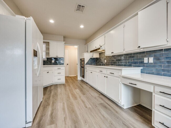 Building Photo - Newly Remodeled 3 Bed Home Near Lake Hefner | Screened Porch + 2 Living Areas