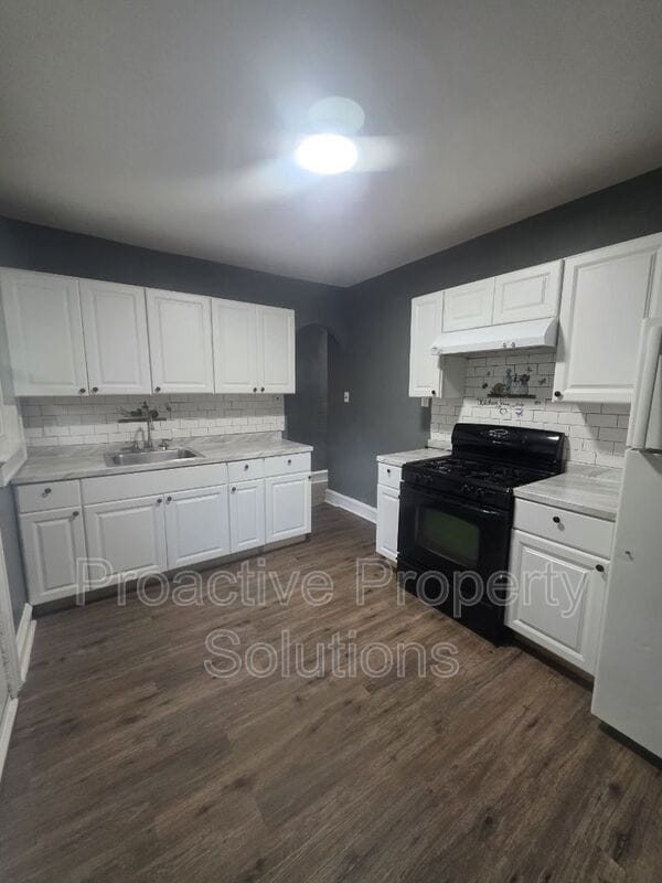 Primary Photo - 532 Alder St