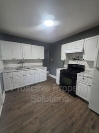 Building Photo - 532 Alder St