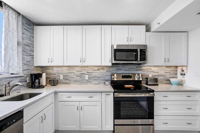 Building Photo - 300 Ocean Trail Way