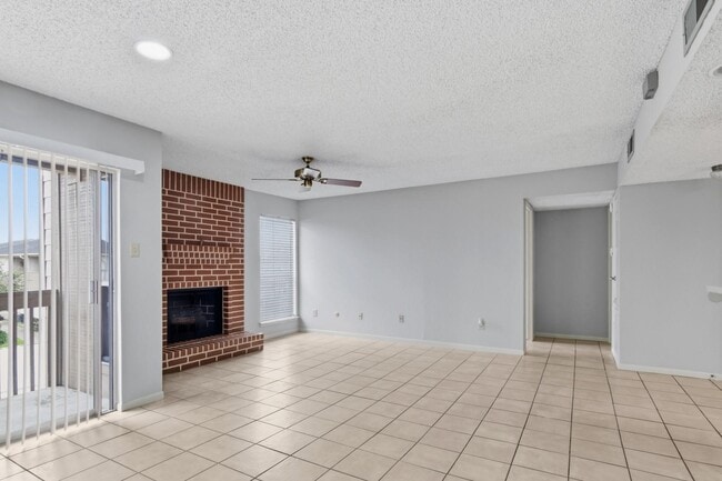 Building Photo - 3919 Fairmont Pkwy