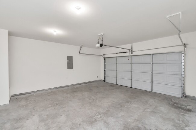 Building Photo - 7810 Hightree Dr