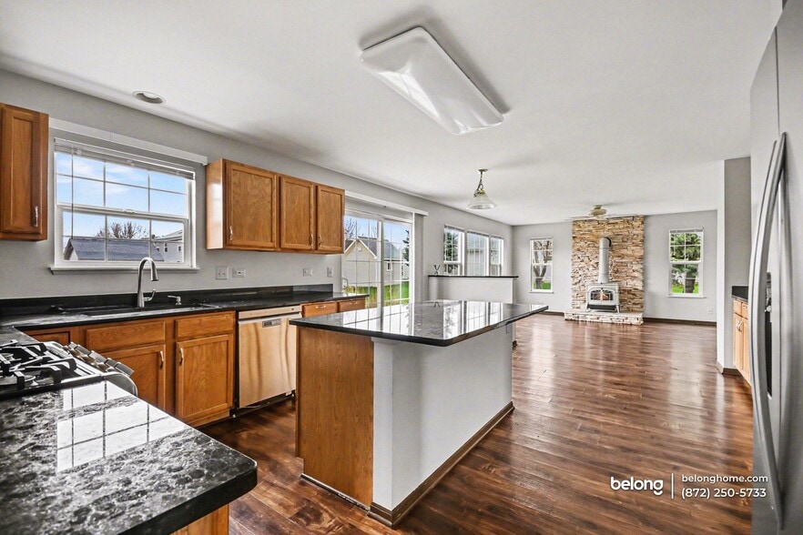 Building Photo - 631 Yoakum Blvd