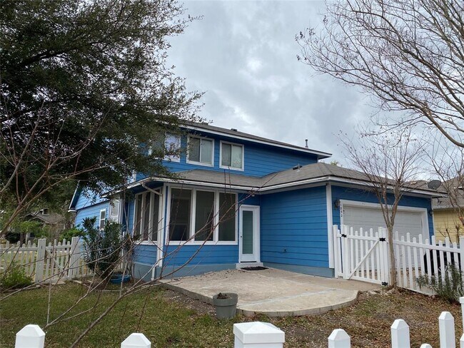 Building Photo - 1850 Logan Dr