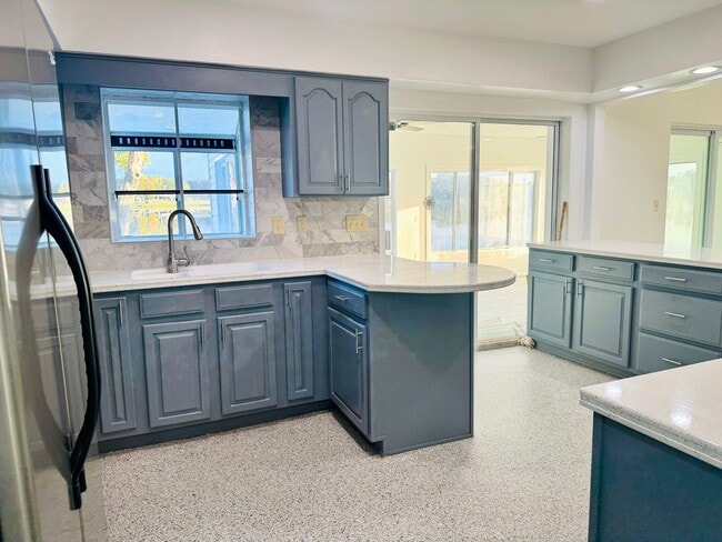 Building Photo - 13815 Good Life Rd