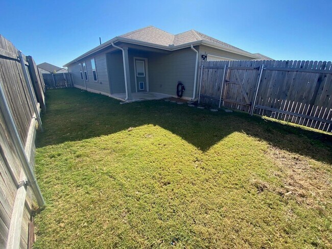 Building Photo - 10301 Mager Ln