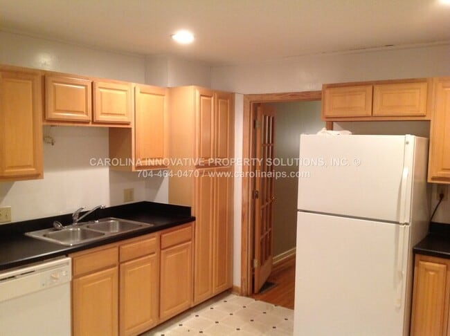 Building Photo - 4535 Dawnwood Dr