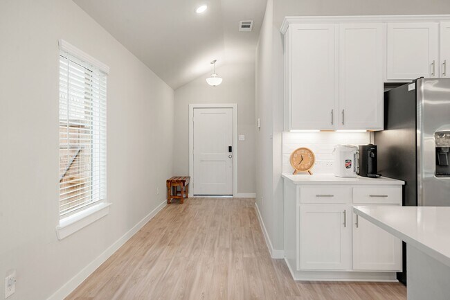Building Photo - 21670 Wave Holw Dr