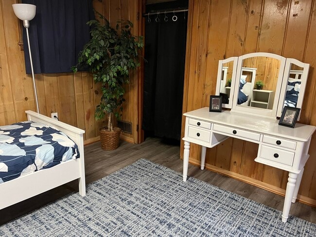 Building Photo - 1955 N Woodrow St