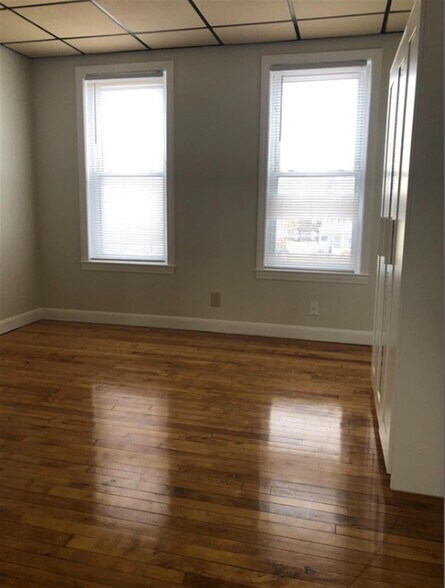 Building Photo - 77 Lyman Ave