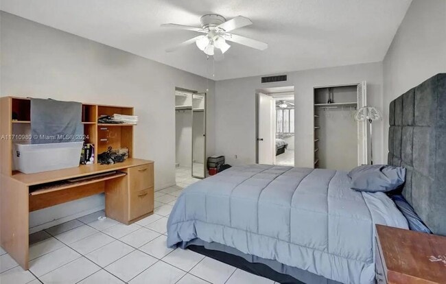 Building Photo - 1301 NE 191st St