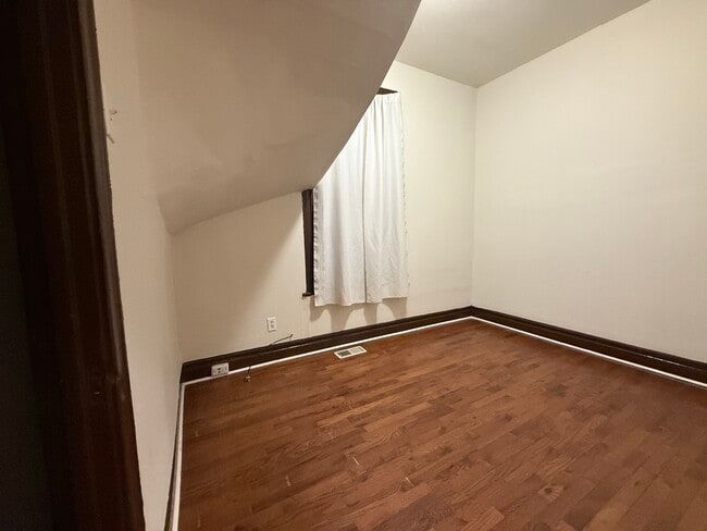 Building Photo - 2136 S Homan Ave