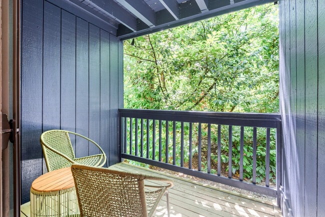 Building Photo - 2348 S Vermont St