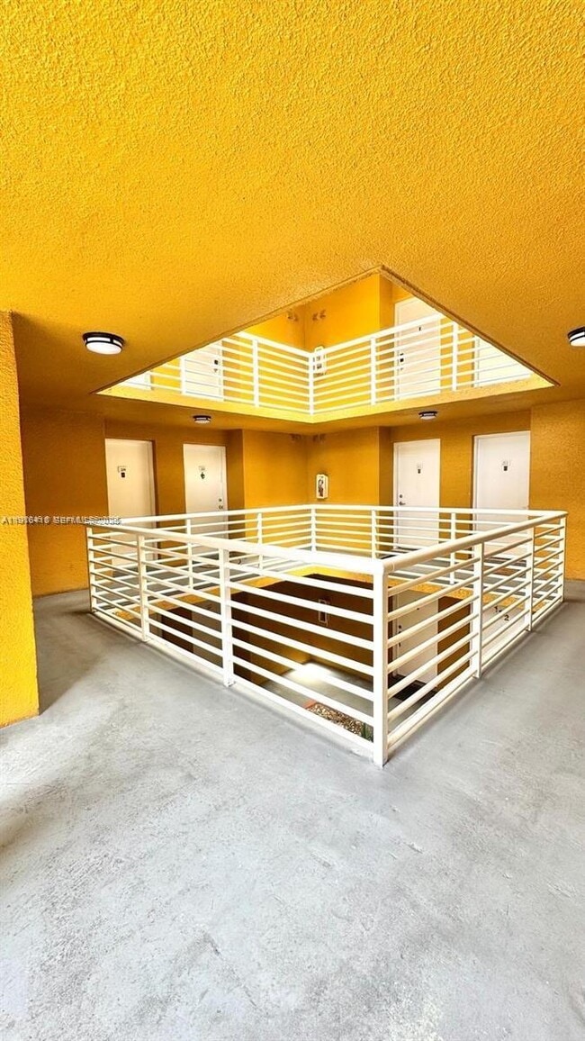 Building Photo - 9731 Fontainebleau Blvd