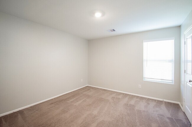 Building Photo - 3716 Vail Spgs Dr