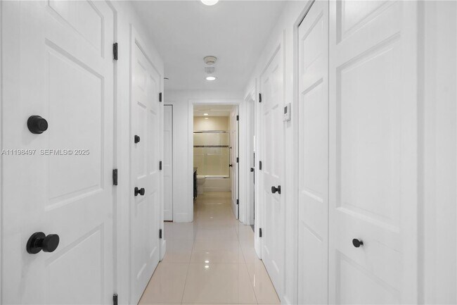 Building Photo - 19234 Fisher Island Dr