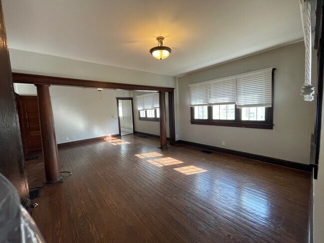Building Photo - 133 S 26th St