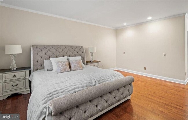 Building Photo - 12 Windermere Way