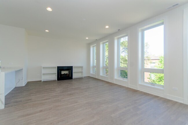 Building Photo - 2812 N Mildred Ave