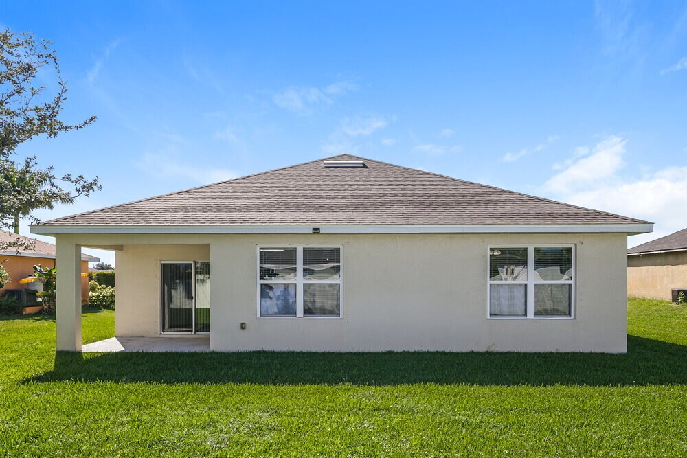 Building Photo - 1005 SW 12th Ave