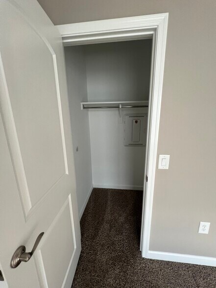 Building Photo - 1255 N Arizona Ave