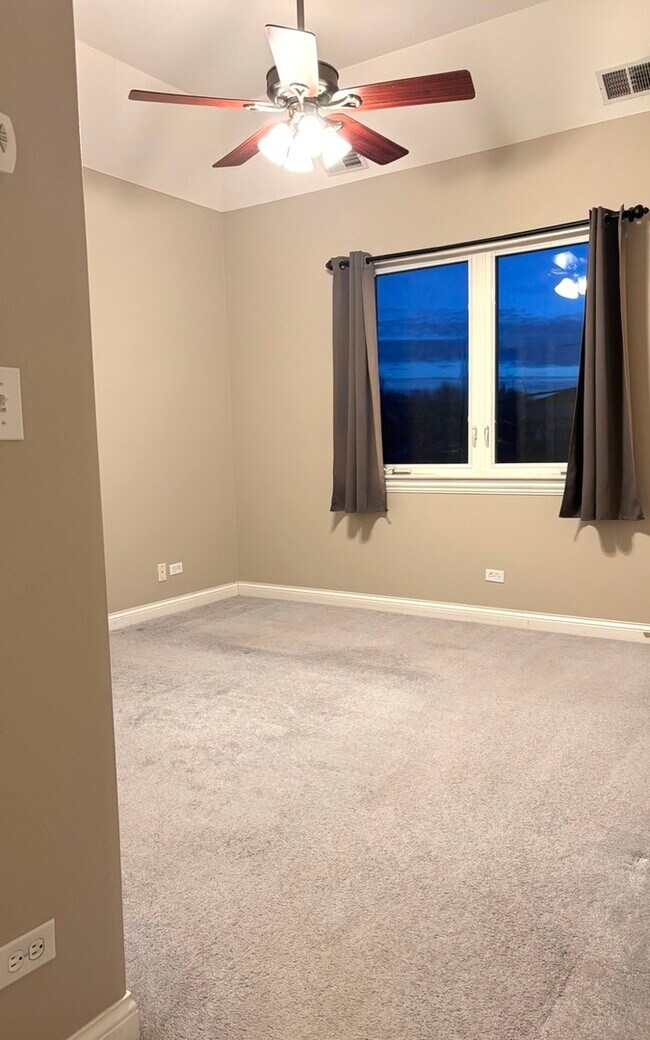 Building Photo - 5924 N Milwaukee Ave