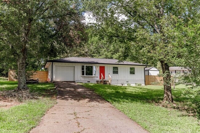 Building Photo - 348 Alberta Dr
