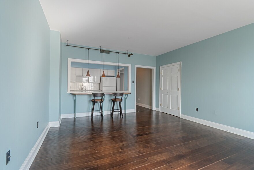 Building Photo - 100 Shearwater Ct E