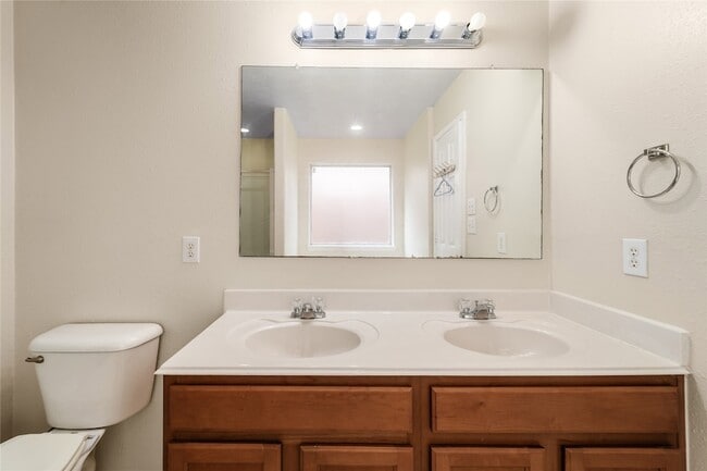 Building Photo - 18218 Thicket Grove Rd