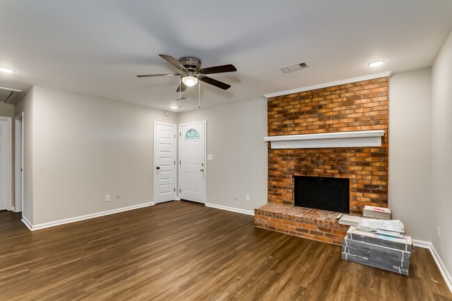 Building Photo - 1511 5th Ave