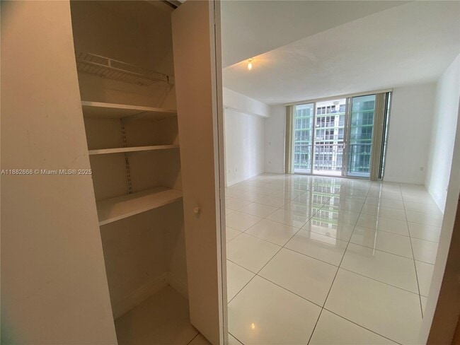 Building Photo - 1750 N Bayshore Dr