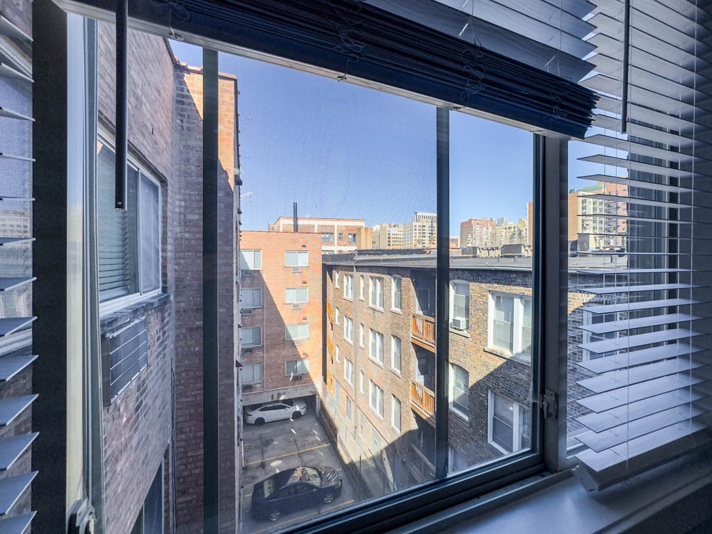 Building Photo - 447 W Surf St