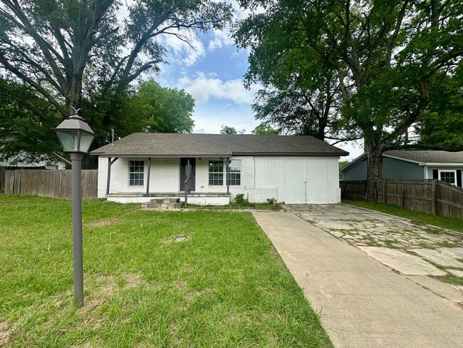 Primary Photo - Available Now! Charming & Updated 3-Bedroo...