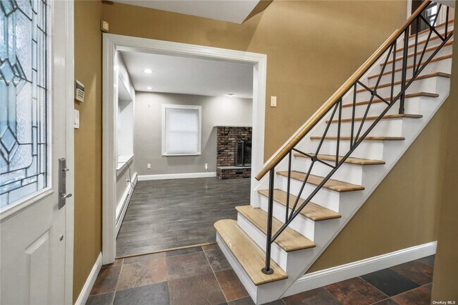 Building Photo - 34 Millbrook Dr