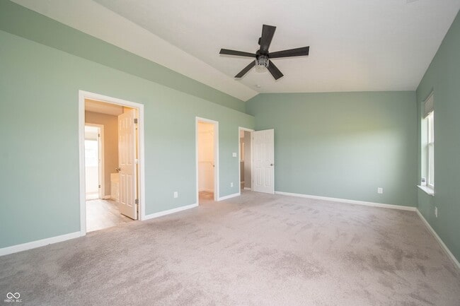 Building Photo - 7062 English Oak Dr
