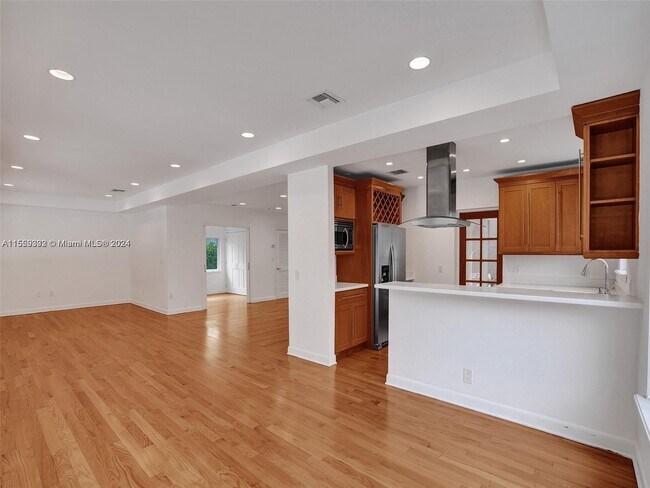 Building Photo - 527 SW 20th Rd