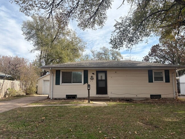 Primary Photo - Beautiful 2 bedroom 1 bath with bonus room