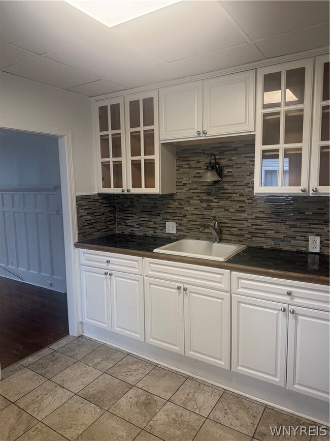 Building Photo - 60 W Hazeltine Ave