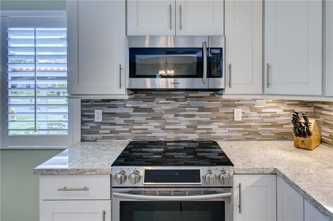 Building Photo - 6101 SE Landing Way