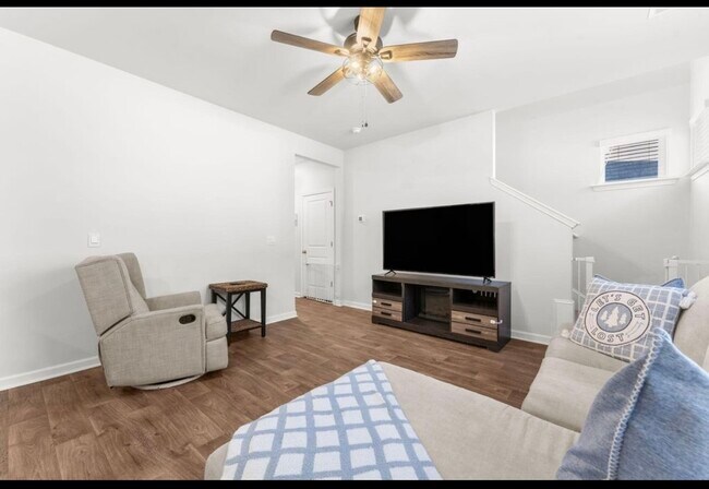 Building Photo - 645 Silver Spruce St