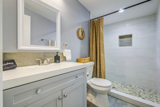 Building Photo - 541 Circle Dr