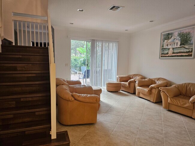 Building Photo - 7533 Topiary Ave