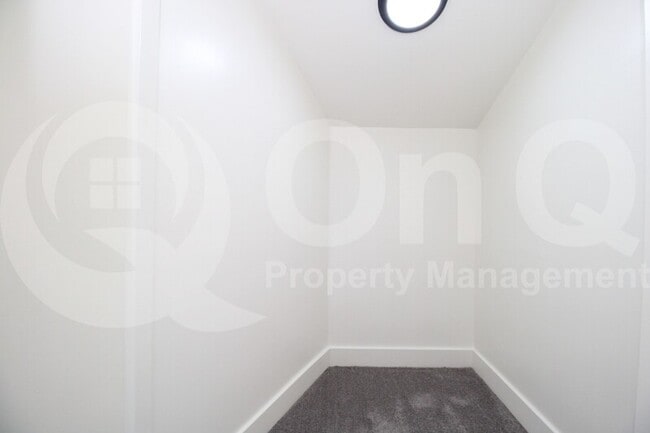 Building Photo - 10115 E Mountain View Rd