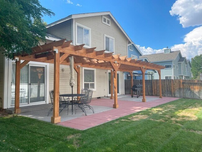 Building Photo - South Reno Three Bedroom Home with Land...