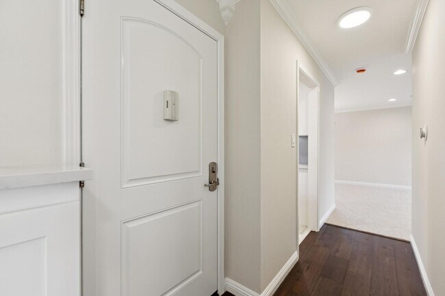 Building Photo - Remodeled 2 Bedroom in Downtown Palo Alto with Central A/C!
